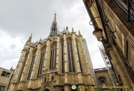 Sainte Chapelle as seen from within the grounds of the Palais de Justice